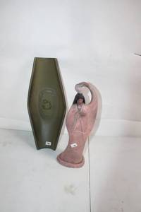 lot 219 image: Southwestern Style Pottery Vase and Sculpture Set