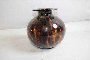 lot 230 image: 12 Handcrafted Tortoiseshell Pattern Vase