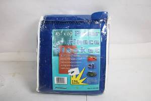 lot 243 image: Unopened 45 x 60 Inch Polar Fleece Blanket