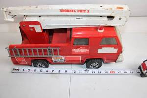 lot 247 image: Vintage Toy Fire Truck with Extendable Snorkel Unit 3