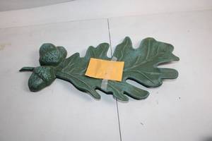 lot 262 image: Green Cast Iron Oak Leaf and Acorn Wall Decor