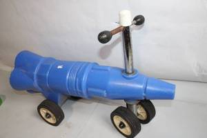 lot 266 image: Vintage Blue Plastic Ride-On Toy Car