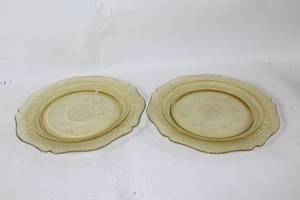 lot 288 image: Pair of Vintage Yellow Depression Glass Plates with Intricate Pattern