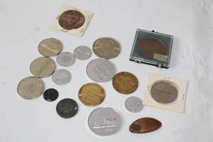lot 303 image: Vintage Collectible Coins and Medals Collection
