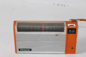 lot 335 image: Vintage Panasonic R-1492 AMFM Orange Portable Radio