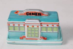 lot 340 image: Vintage Diner Themed Ceramic Butter Dish