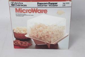 lot 386 image: Anchor Ovenware MicroWare Popcorn Popper SteamerRoaster 3qt