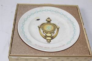 lot 403 image: Avon Second Anniversary Commemorative Plate by Wedgwood