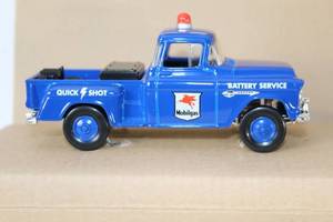 lot A-418 image: Vintage Mobilgas Diecast Toy Truck - Quick Shot Battery Service
