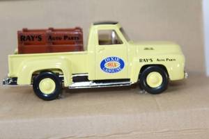 lot A-419 image: Vintage Dixie Oils Gasoline Diecast Toy Truck Model