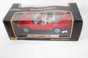 lot 424 image: 118 Scale Maisto Special Edition Jaguar XKR Diecast Model