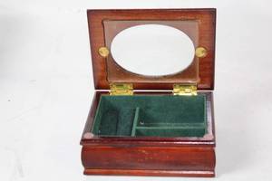 lot 440 image: Wooden Jewelry Box with Glass Lid
