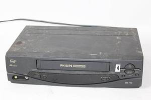 lot 443 image: Philips Magnavox VHS HQ Video Cassette Recorder Model VRZ222AT22