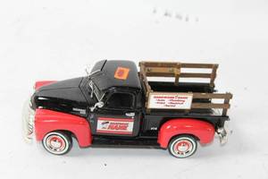 lot 469 image: Collectible 1950 Chevrolet Diecast Truck Model