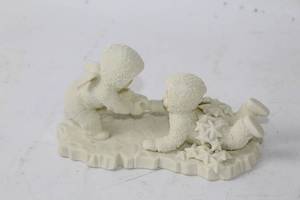 lot 491 image: Porcelain Figurine of Two Children Playing in Snow Suits