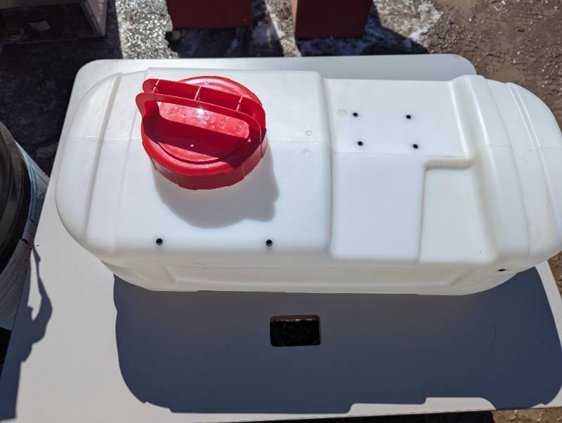 lot 32 image: 10 Gallon Poly Tank with Cover - Item 798955 - Drain and Mounting Sprockets