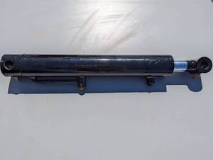 lot 60 image: Heavy Duty Forklift arm cylinder LM bhs5-401 230828f