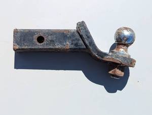 lot 65 image: 2-In ball with a 2-in drop Curtis hitch 750 tongue weight 7,500 lb trailer weight 34-in rise 1-in hole