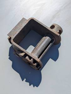 lot 68 image: Large heavy duty ratchet strap clamp