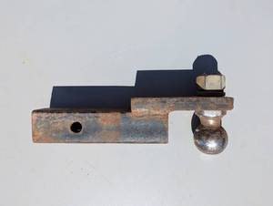 lot 69 image: Straight shaft 2-in ball hitch