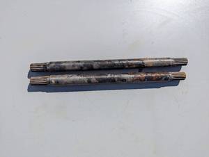 lot 81 image: Pair of Gear Pins