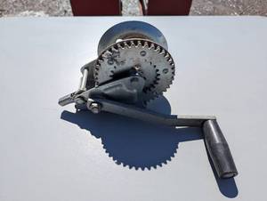 lot 15 image: Medium Duty cable winch 1300 lb capacity