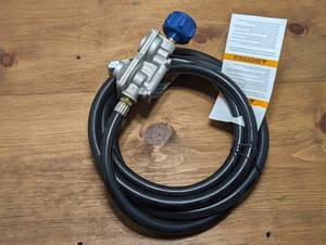 lot 6 image: 10 Guangfeng LPG NH Hose LL35 M.W.P 1PSIG 38 Stadard-2 Stage - 10ft LPGas Regulator