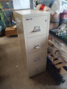 lot 29 image: Filing-Cabinet