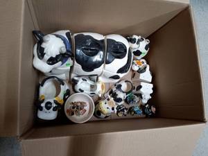 lot 32 image: Cow Kitchenware