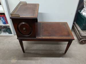 lot 24 image: End Table