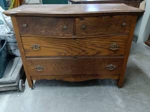 lot 27 image: Dresser