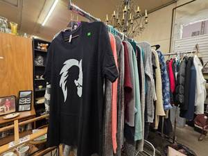 lot 37 image: Clothing