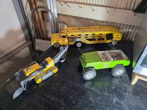 lot 53 image: VintageToy Trucks