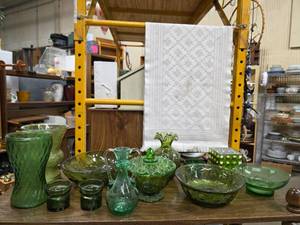 lot 46 image: Green Glass