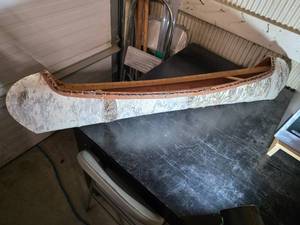 lot 52 image: Canoe