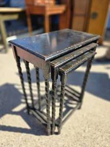 lot 72 image: Nesting end tables
