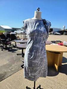 lot 71 image: Dress Form Mannequin