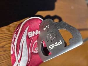 lot 67 image: Mixed lot of golf clubs