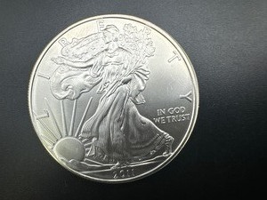 lot 50 image: 2011 Silver American Eagle