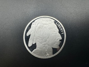 lot 67 image: Buffalo Design 1 Oz. Silver Round