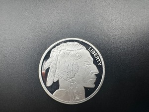 lot 68 image: Buffalo Design 1 Oz. Silver Round