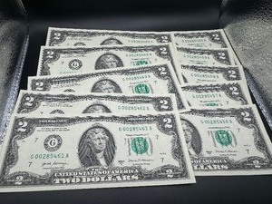 lot 89 image: Ten Uncirculated Consecutive Serial Numbered $2.00 Bills