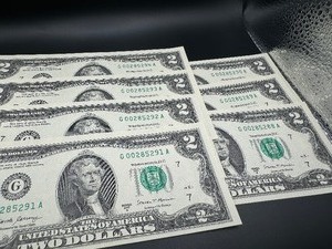 lot 90 image: Seven Uncirculated Consecutive Serial Numbered $2.00 Bills
