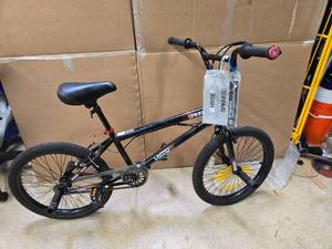 lot 15 image: Lot of Hyper Spinner BMX 20 Bike ( NEW, assembled)