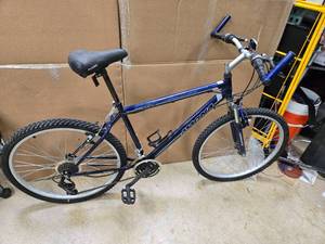lot 16 image: Lot of 26 Magna Mountain Bike (USED)