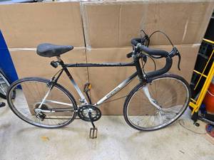 lot 17 image: Vintage 1985 Huffy 12 Speed 26 Mens 626 Road Bicycle Murray Columbia Fuji Sears