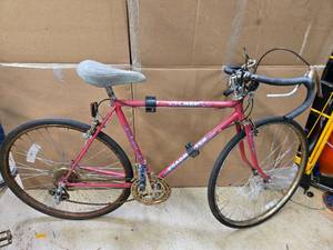 lot 20 image: Vintage Road Master Bicycle