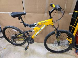 lot 23 image: 24 Magna Mountain Bike (Fair)