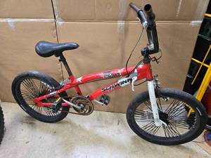 lot 28 image: 20 BMX Schwinn Bike (Fair). Needs TLC