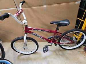 lot 27 image: 18 Huffy bike (Used)